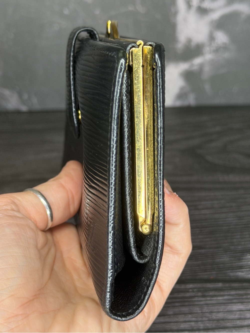 Louis Vuitton Black Epi Kiss Lock Wallet Long Clutch Vintage LV Epi Leather - Picture 3 of 11